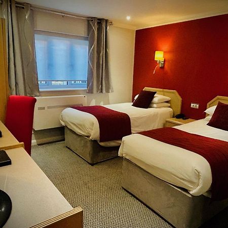 The Birch Hotel Хейвордс-Хит Экстерьер фото