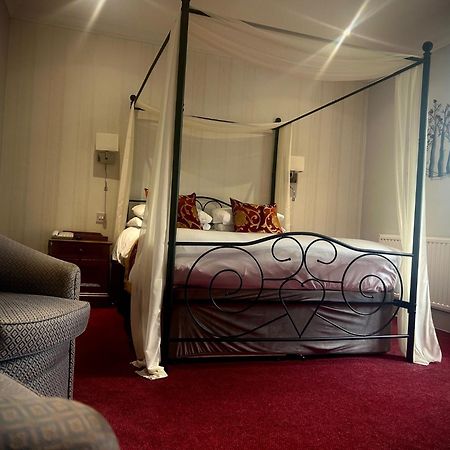 The Birch Hotel Хейвордс-Хит Экстерьер фото