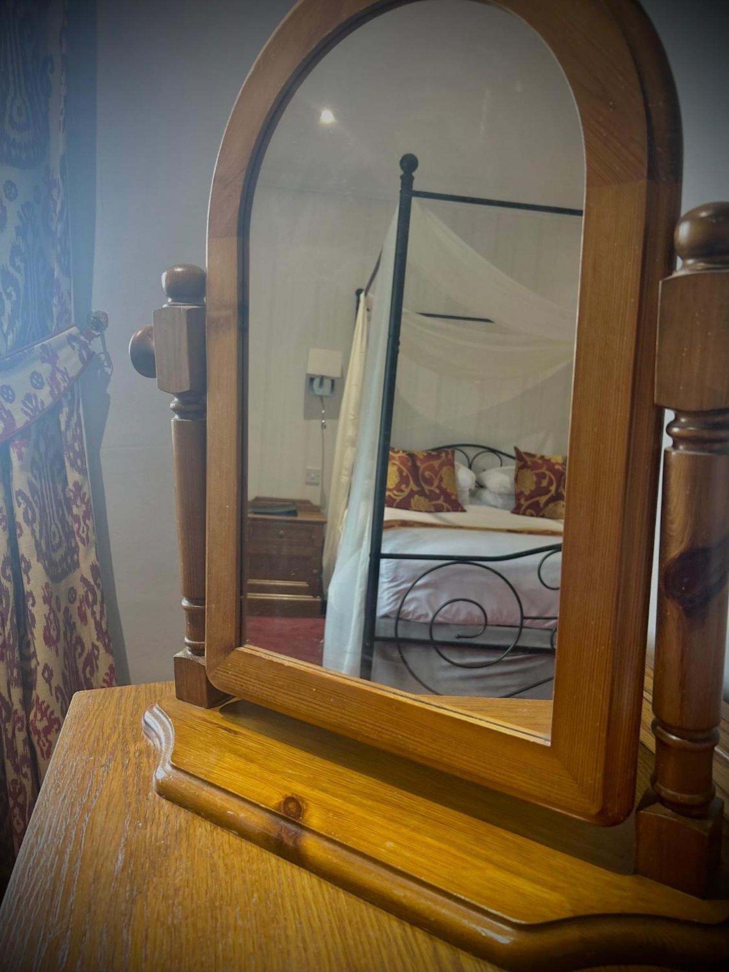The Birch Hotel Хейвордс-Хит Экстерьер фото