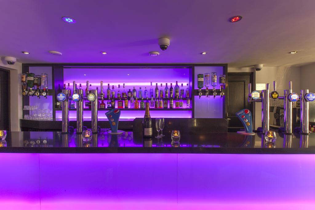 The Birch Hotel Хейвордс-Хит Экстерьер фото