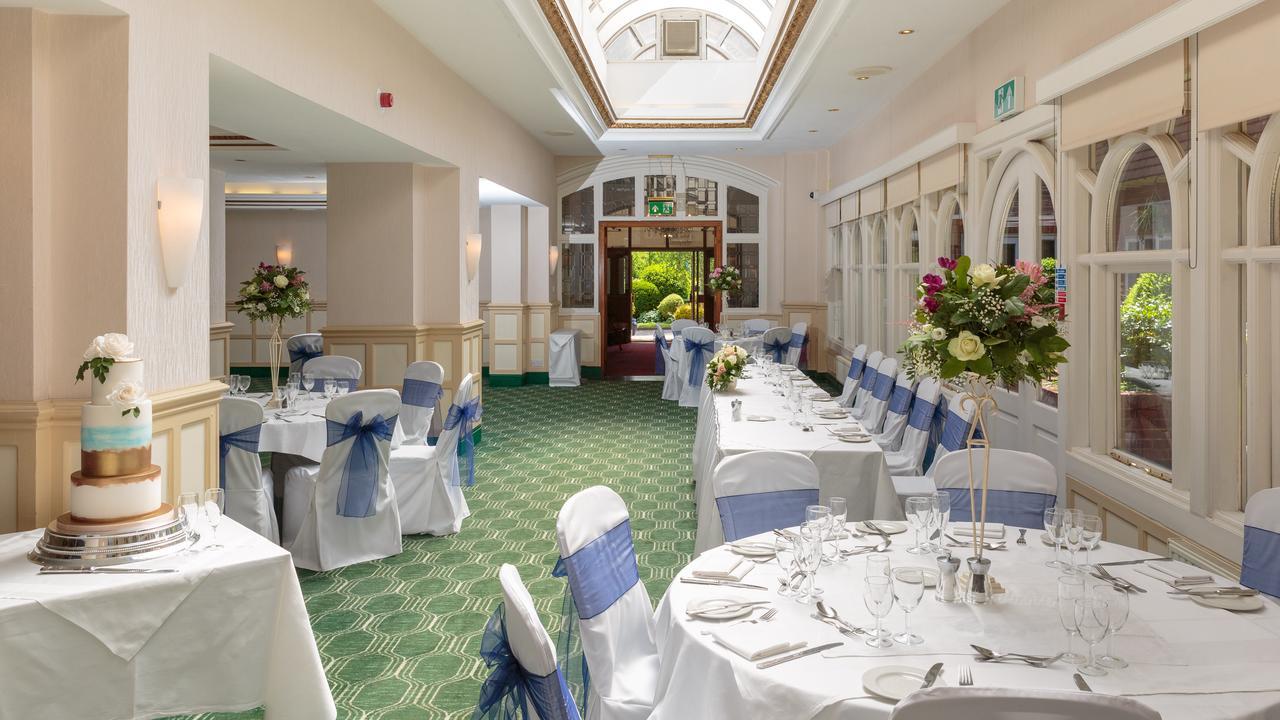 The Birch Hotel Хейвордс-Хит Экстерьер фото
